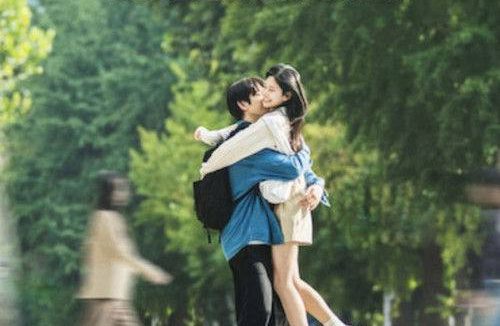 依然闪亮（2026）1080p S01E01 – E02